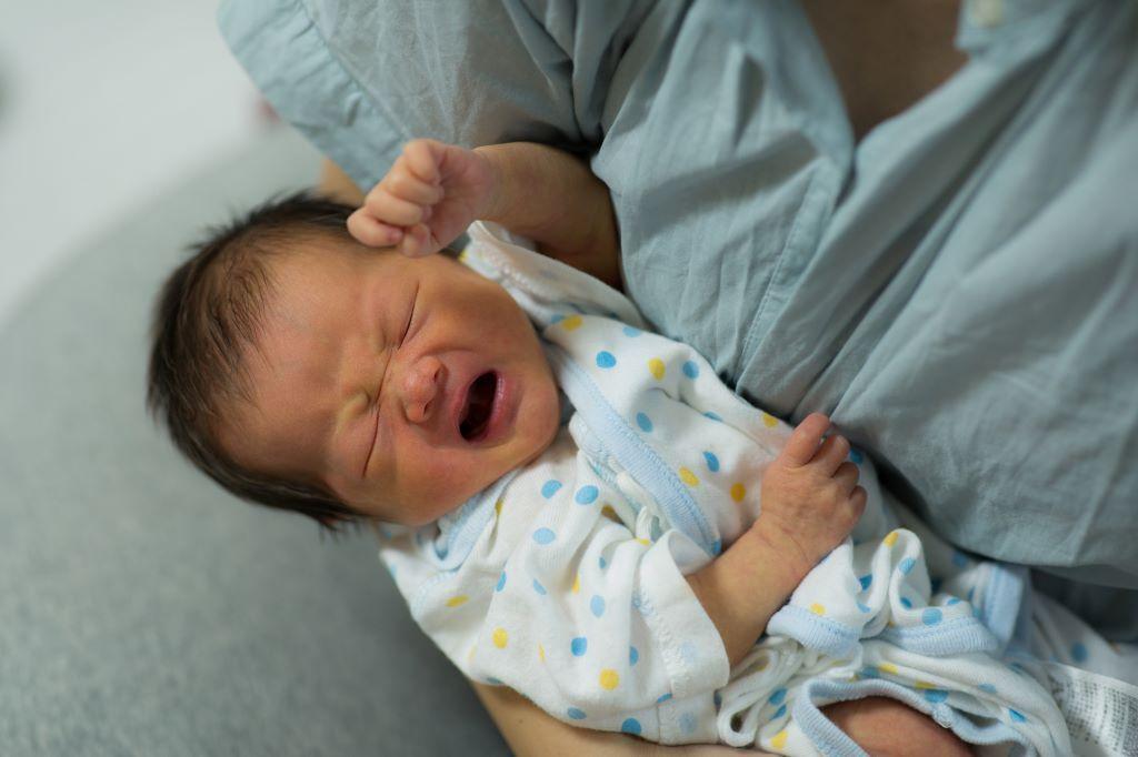 新生児　母乳指導　母乳育児　スパルタ