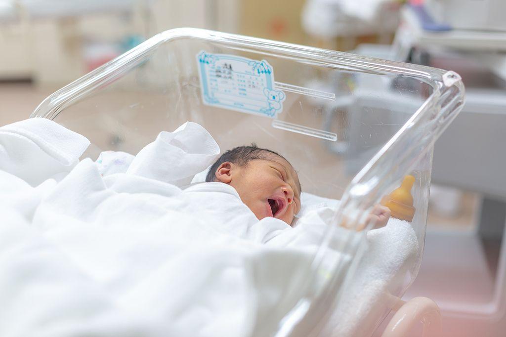 新生児　出産　病院