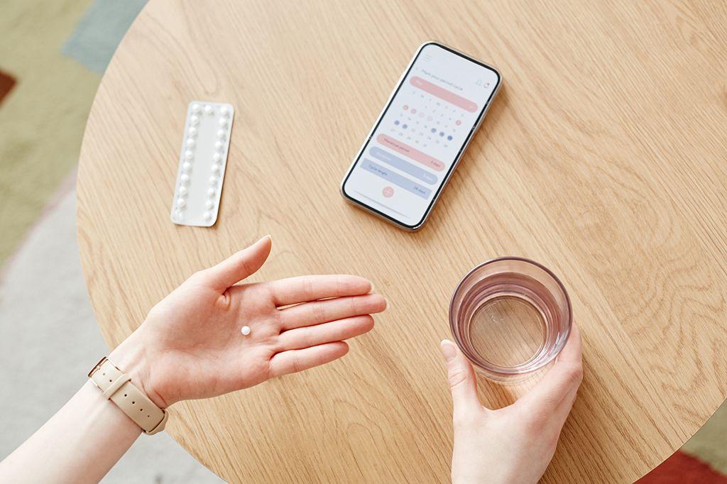 生理　カレンダー　ピル
