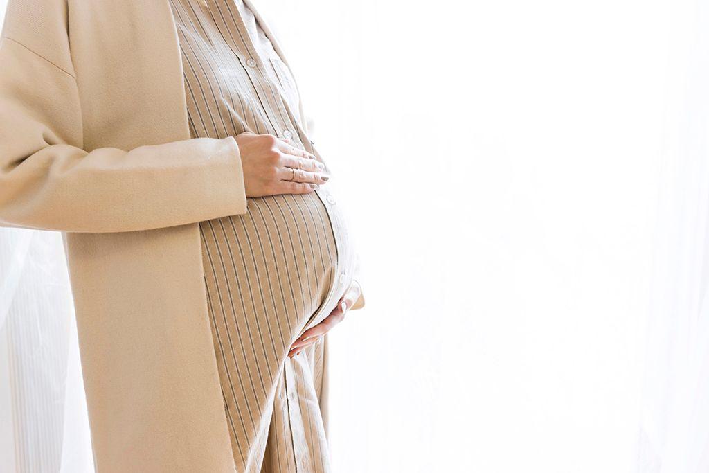 女性　妊娠　妊婦