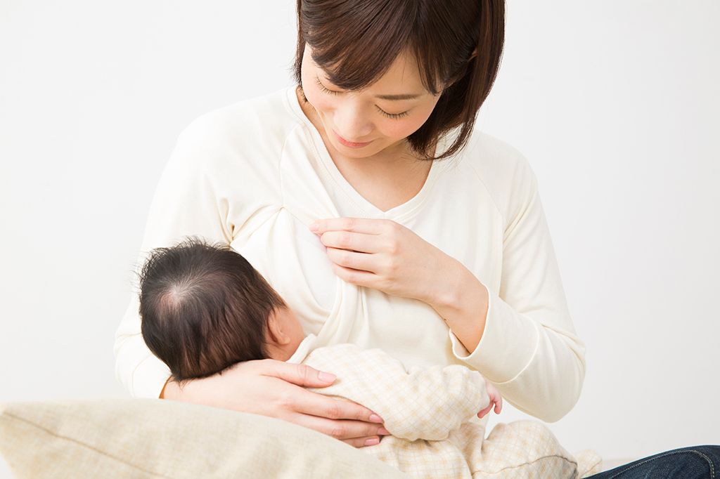 母子　授乳　母乳　育児