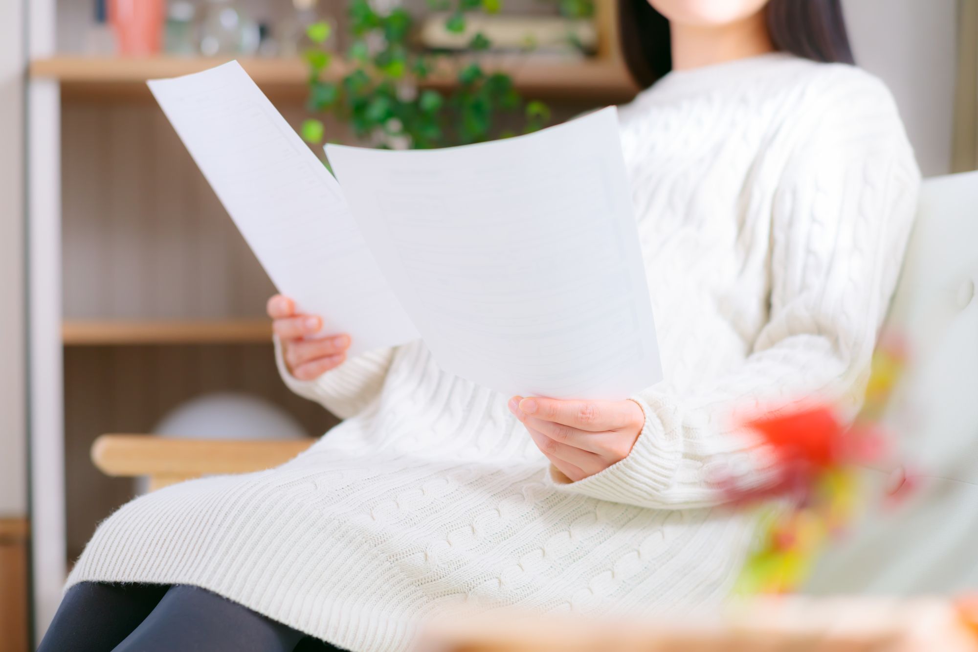 産院選びに悩む女性