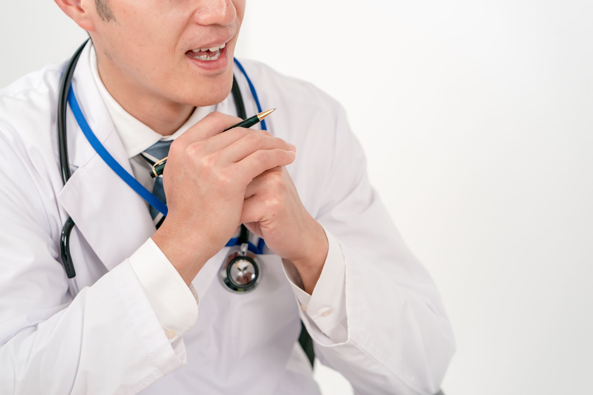 男性医師が話している